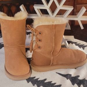 EUC Genuine Ugg Tassle Back Lace Up Winter Boots